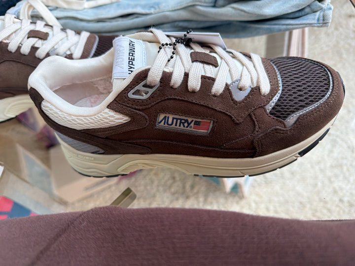 Hyperway Suede Low Sneaker