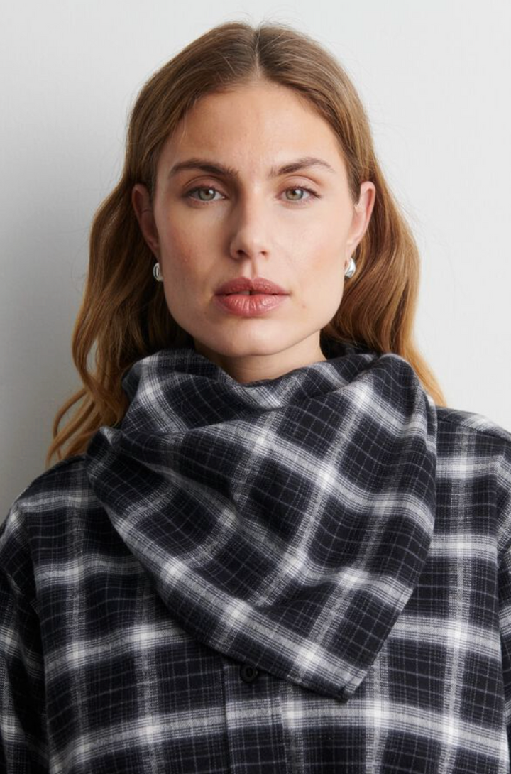 Genola Scarf